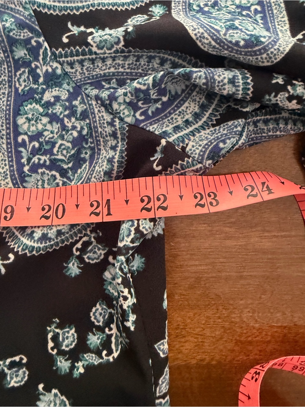 Croft & Barrow Black and Blue Paisley Long Sleeve Flowy Blouse Top XL - Picture 4 of 5